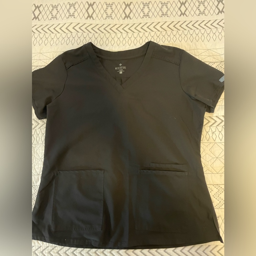 Med Couture Insight Women's 3-Pocket V-Neck Scrub Top - Black - Size L